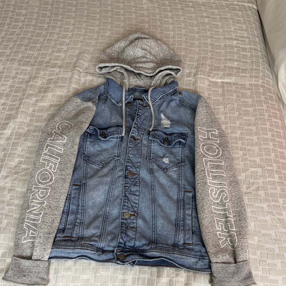 Hollister Blue Denim Jacket with Gray Sleeves - Picture 6 of 11